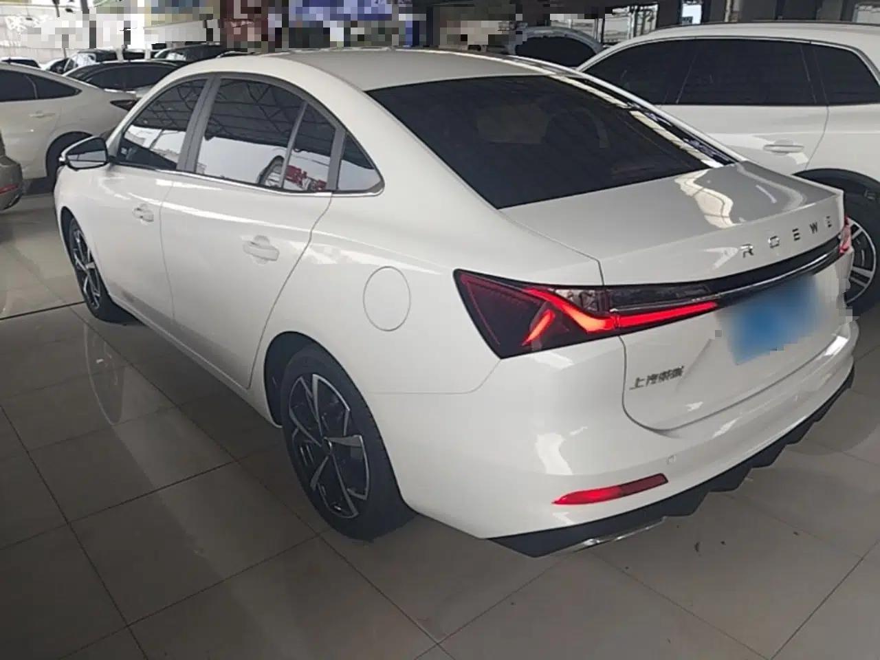 Roewe i5 2023 1.5L CVT Luxury Edition — миниатюра 4
