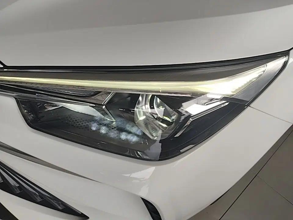 Roewe i5 2023 1.5L CVT Luxury Edition — миниатюра 8