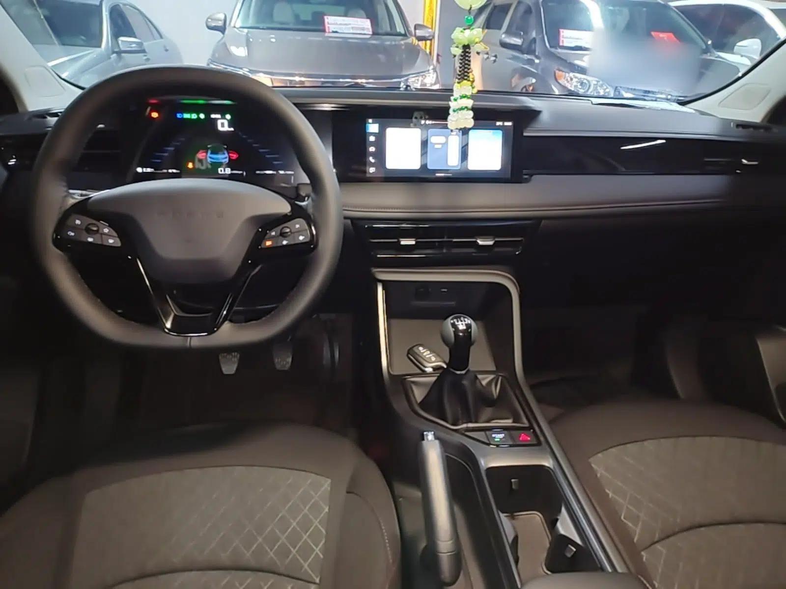 Roewe i5 2023 1.5L Manual Comfort Edition — миниатюра 17