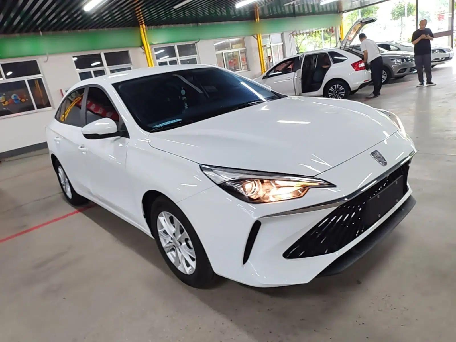 Roewe i5 2023 1.5L Manual Comfort Edition — миниатюра 3