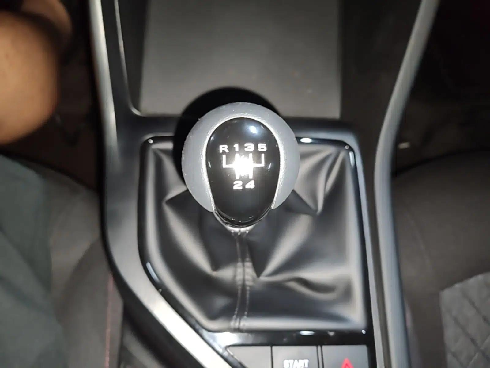 Roewe i5 2023 1.5L Manual Comfort Edition — миниатюра 21