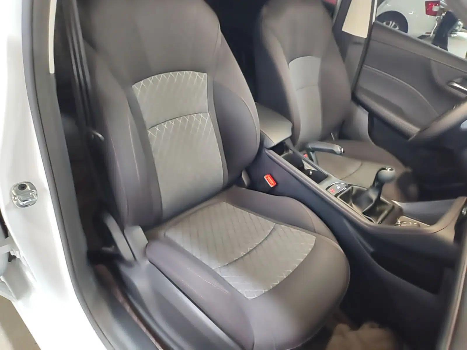 Roewe i5 2023 1.5L Manual Comfort Edition — миниатюра 24