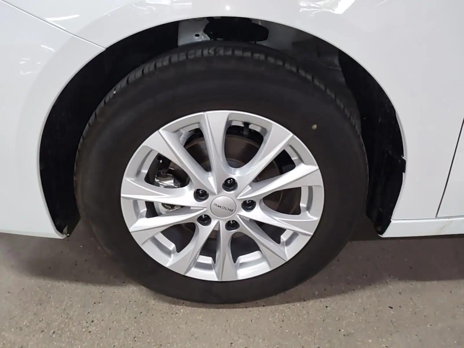 Roewe i5 2023 1.5L Manual Comfort Edition — миниатюра 10