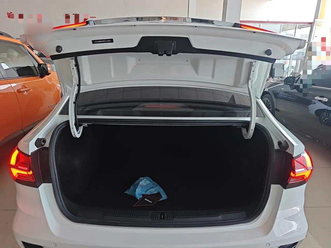 Roewe i5 2021 1.5L CVT Platinum Edition — миниатюра 22