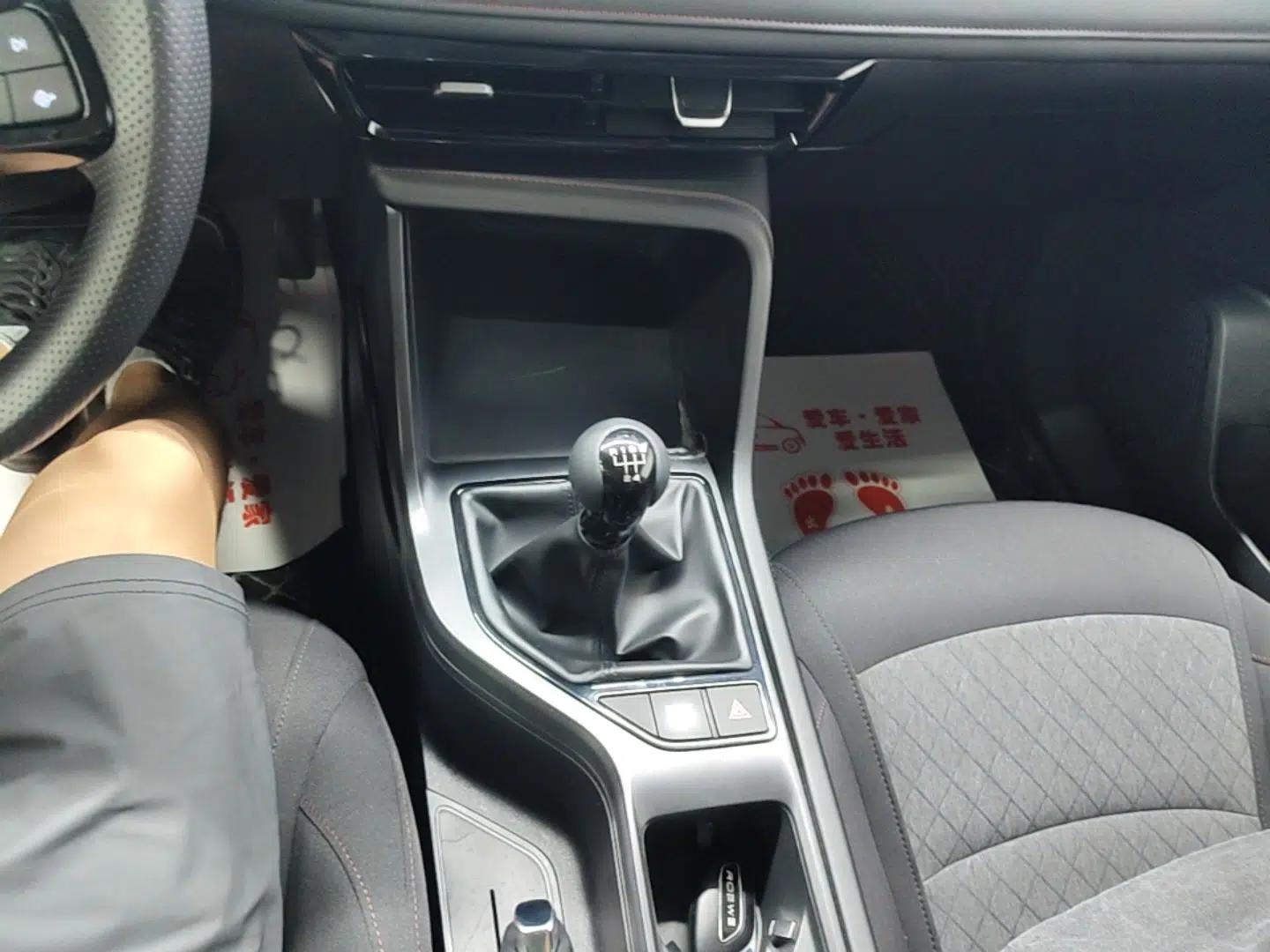 Roewe i5 2023 1.5L Manual Comfort Edition — миниатюра 16