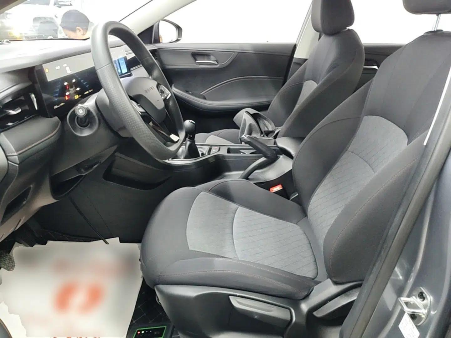 Roewe i5 2023 1.5L Manual Comfort Edition — миниатюра 17