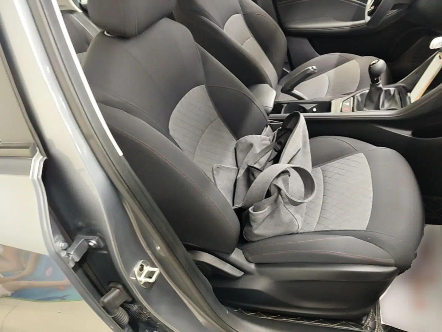 Roewe i5 2023 1.5L Manual Comfort Edition — миниатюра 19