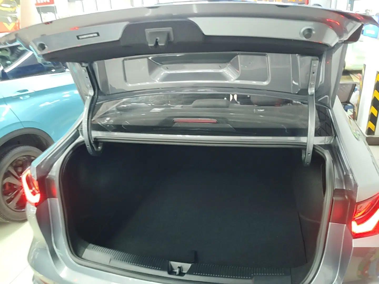 Roewe i5 2023 1.5L Manual Comfort Edition — миниатюра 22