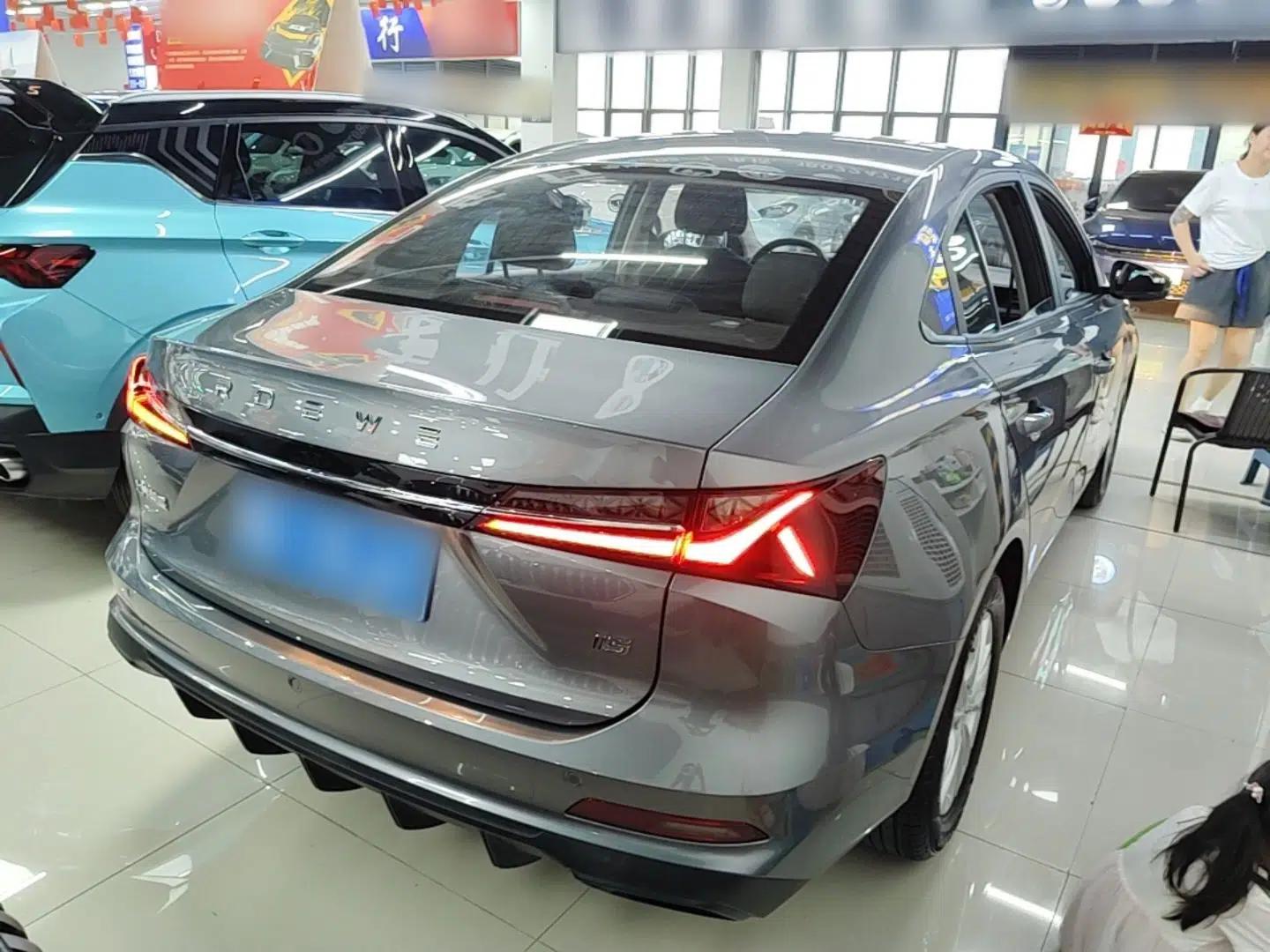 Roewe i5 2023 1.5L Manual Comfort Edition — миниатюра 6