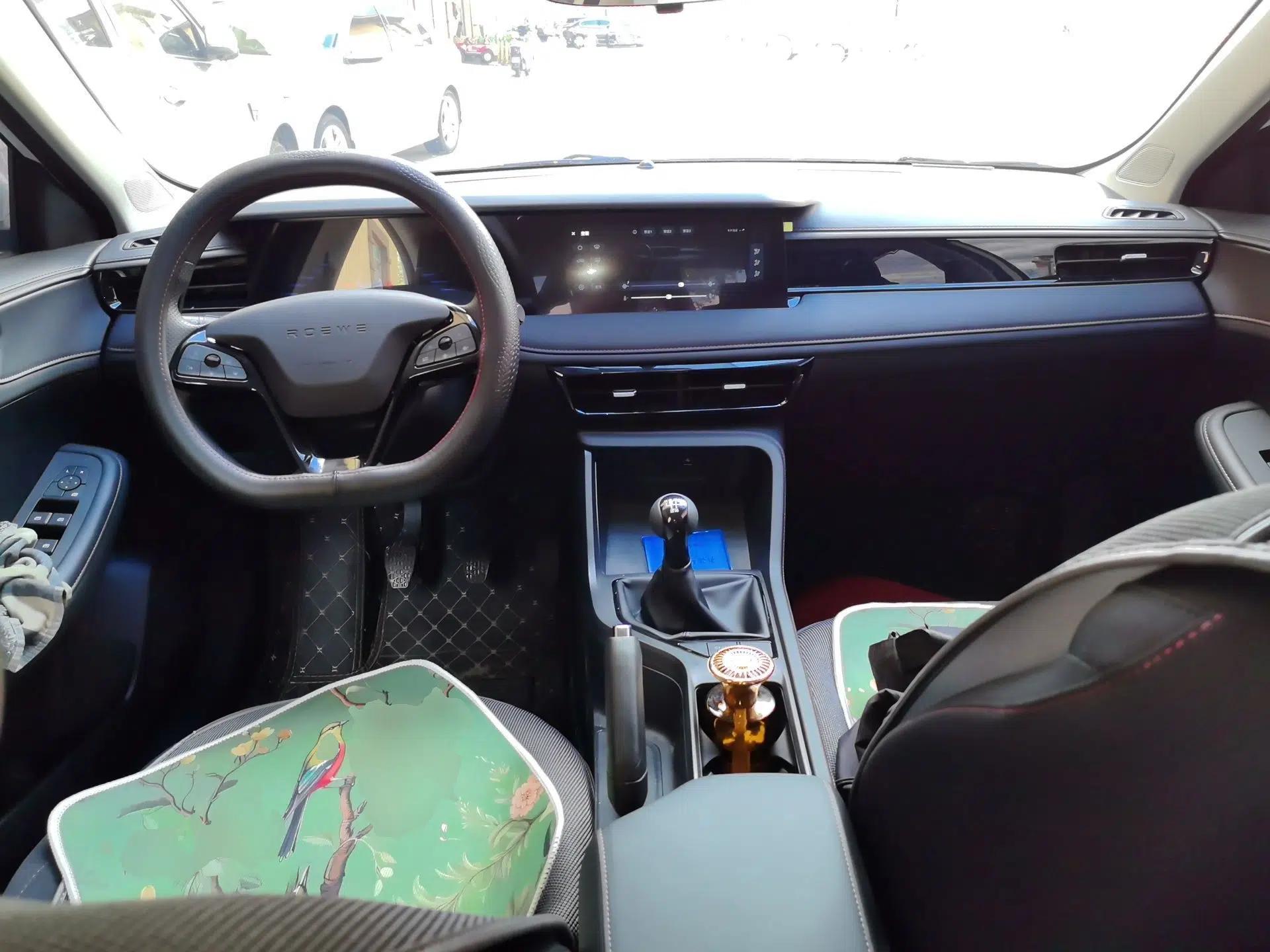 Roewe i5 2026 Model 1.5L Manual Comfort Version — миниатюра 9