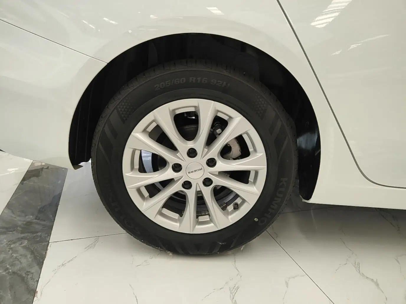 Roewe i5 2023 1.5L Manual Excellence Edition — миниатюра 11