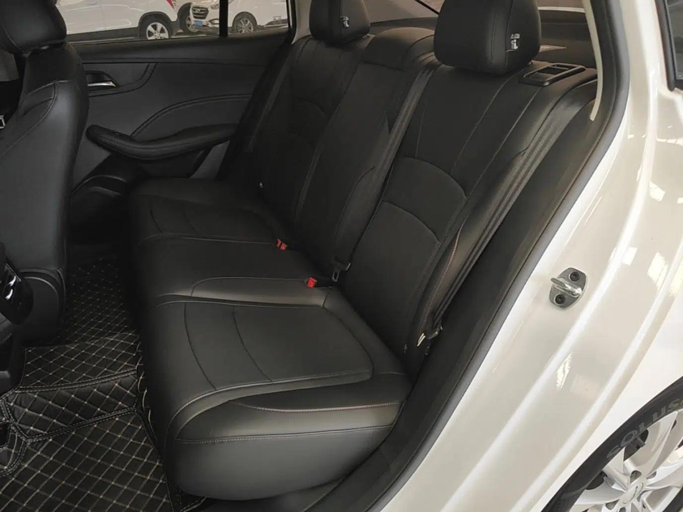 Roewe i5 2023 1.5L Manual Excellence Edition — миниатюра 20