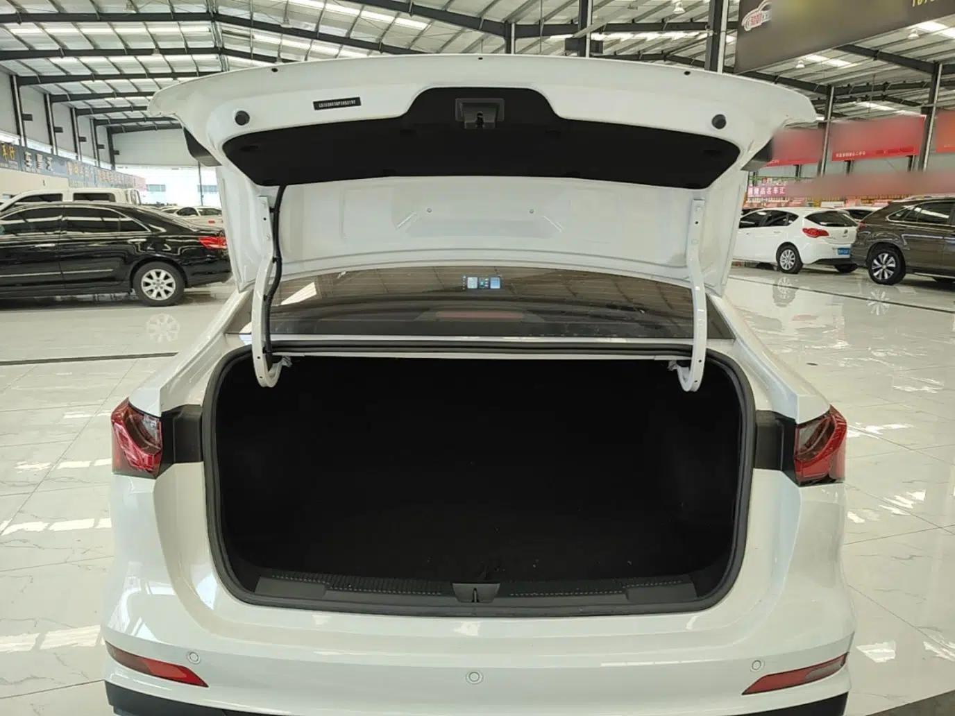 Roewe i5 2023 1.5L Manual Excellence Edition — миниатюра 22