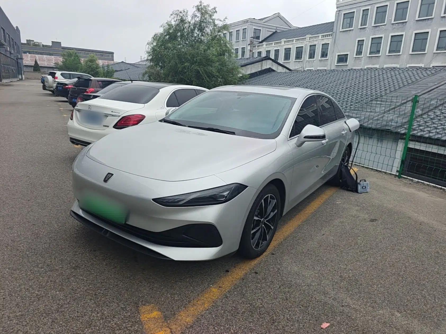Roewe D7 2025 DMH 125km World Champion Edition — миниатюра 1