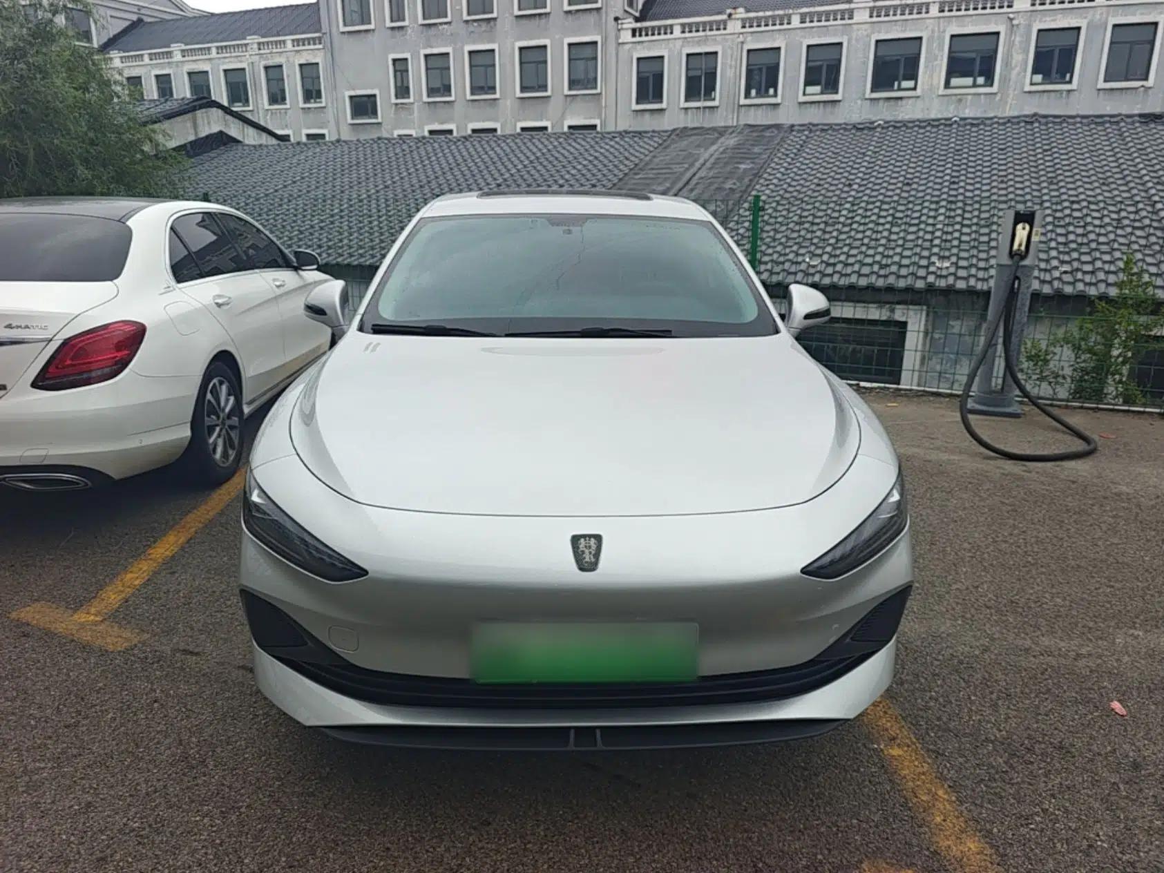 Roewe D7 2025 DMH 125km World Champion Edition — миниатюра 2