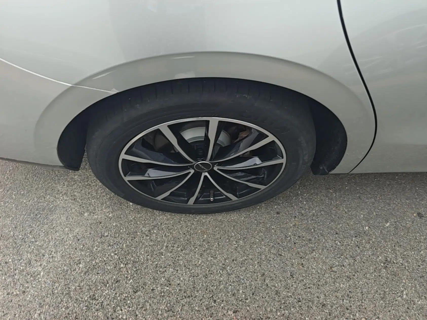 Roewe D7 2025 DMH 125km World Champion Edition — миниатюра 11