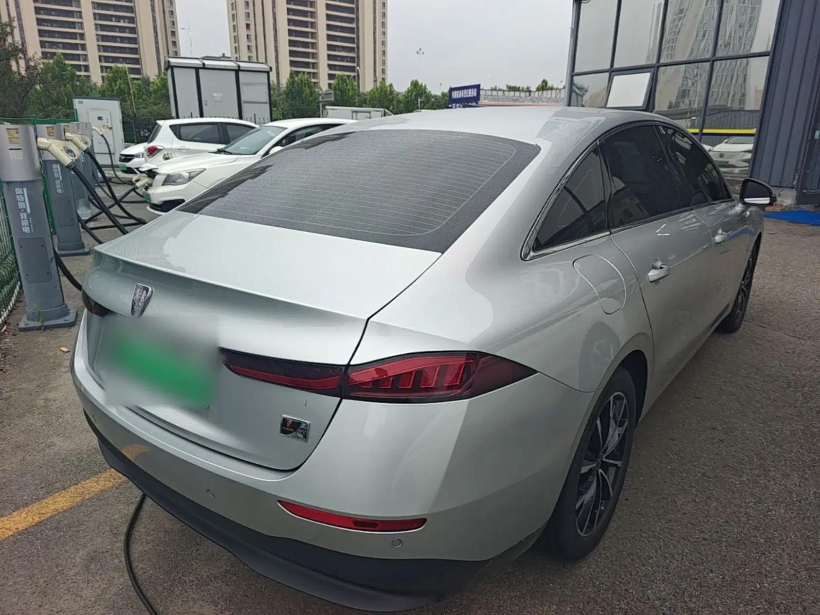 Roewe D7 2025 DMH 125km World Champion Edition — миниатюра 6