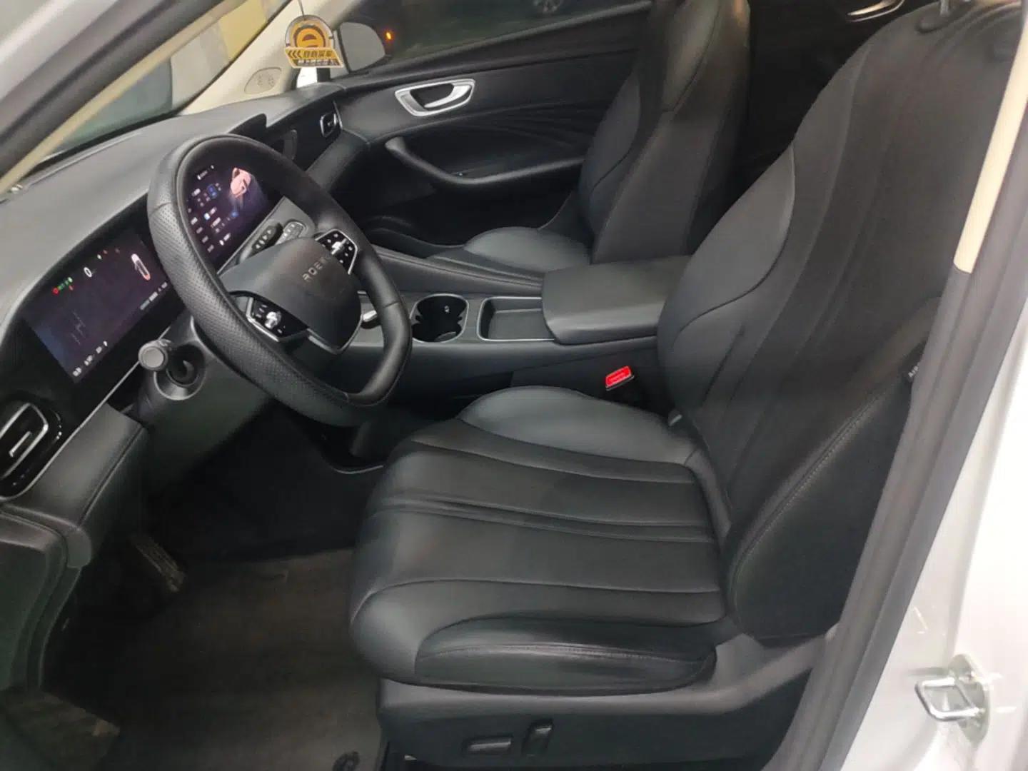 Roewe D7 2025 DMH 125km World Champion Edition — миниатюра 17