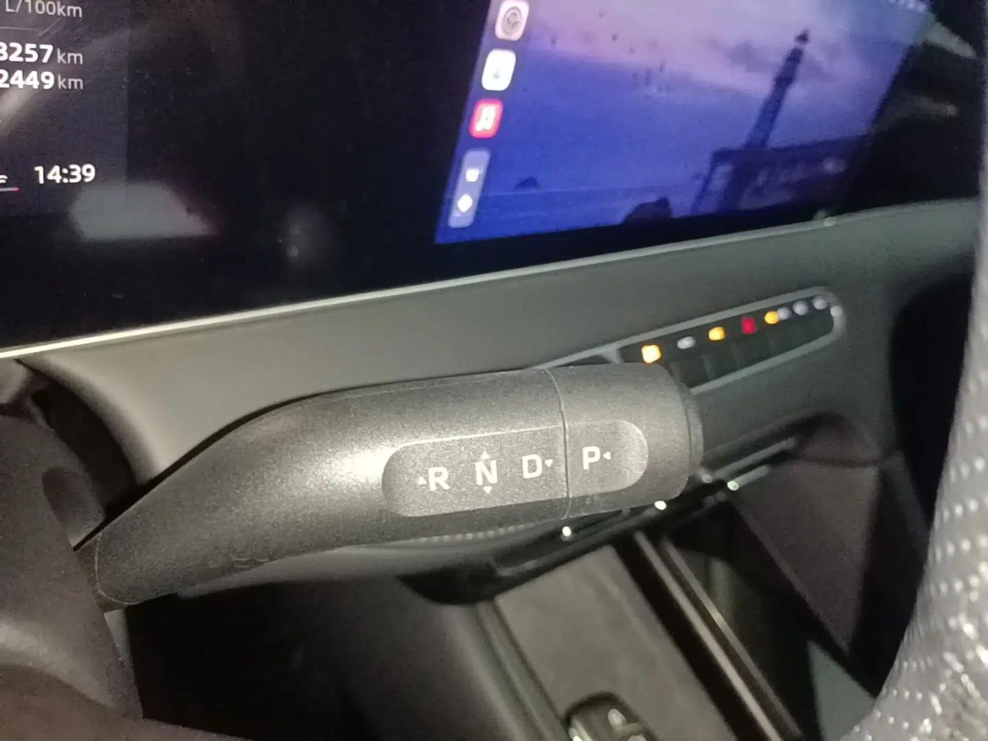 Roewe D7 2025 DMH 125km World Champion Edition — миниатюра 21