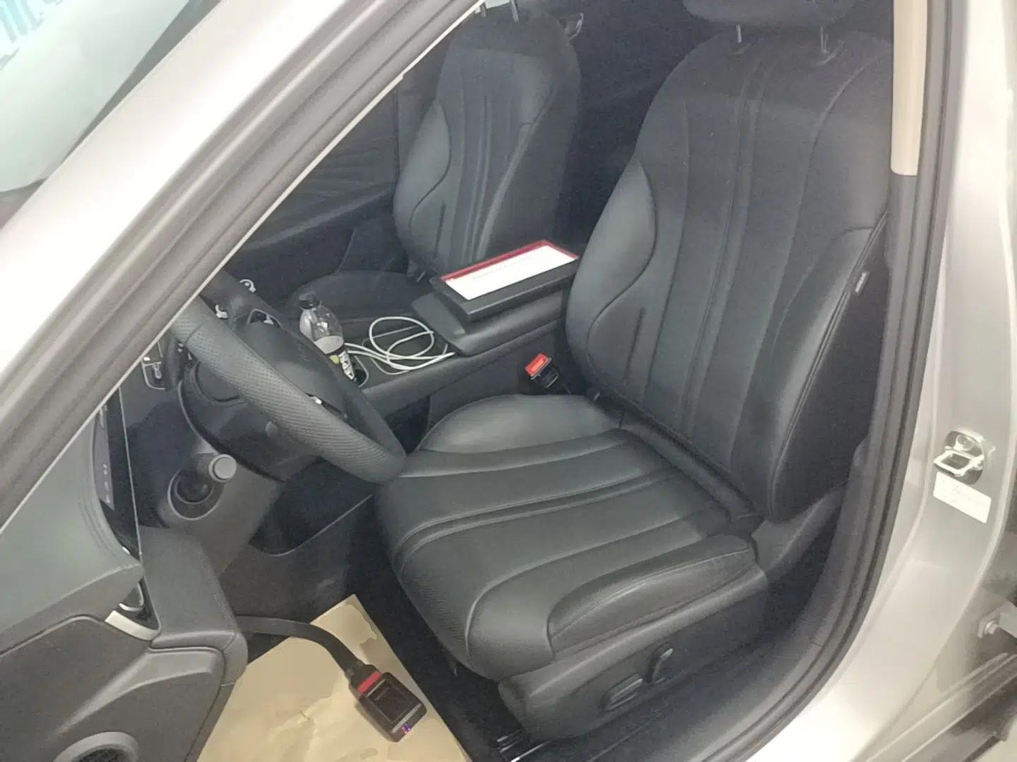 Roewe D7 2025 DMH 125km World Champion Edition — миниатюра 22