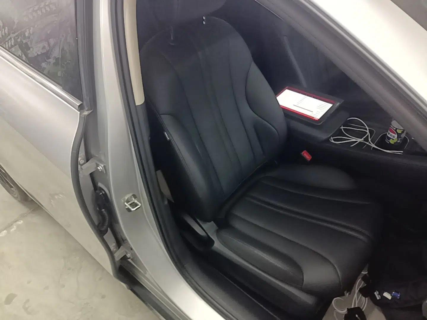 Roewe D7 2025 DMH 125km World Champion Edition — миниатюра 24