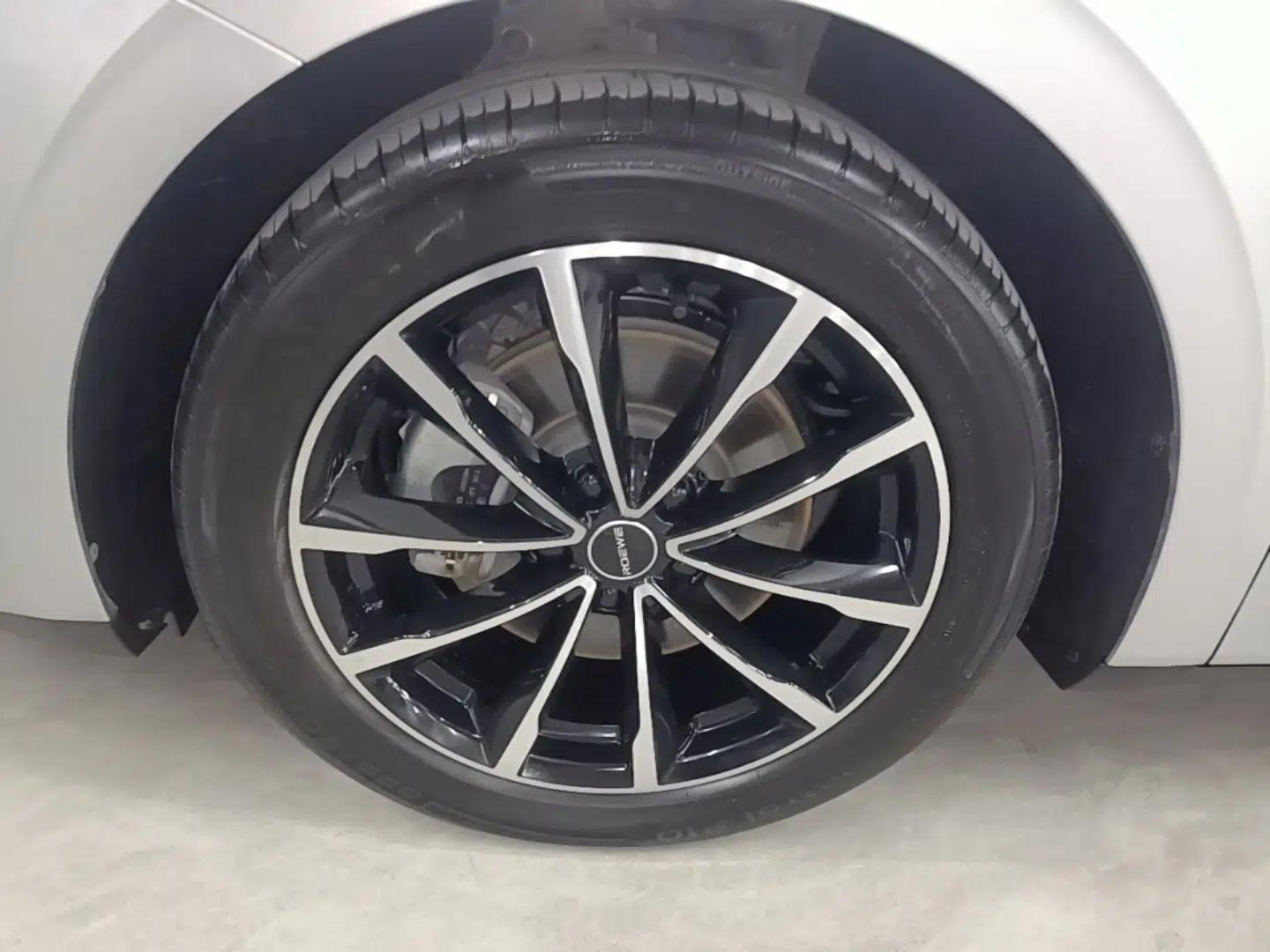 Roewe D7 2025 DMH 125km World Champion Edition — миниатюра 10