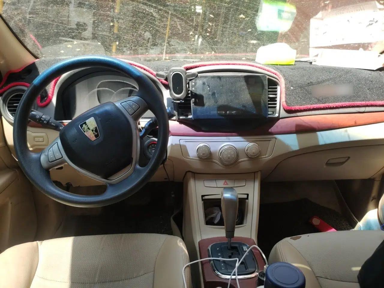 Roewe 350 2012 1.5L Automatic Smart Value Edition — миниатюра 9