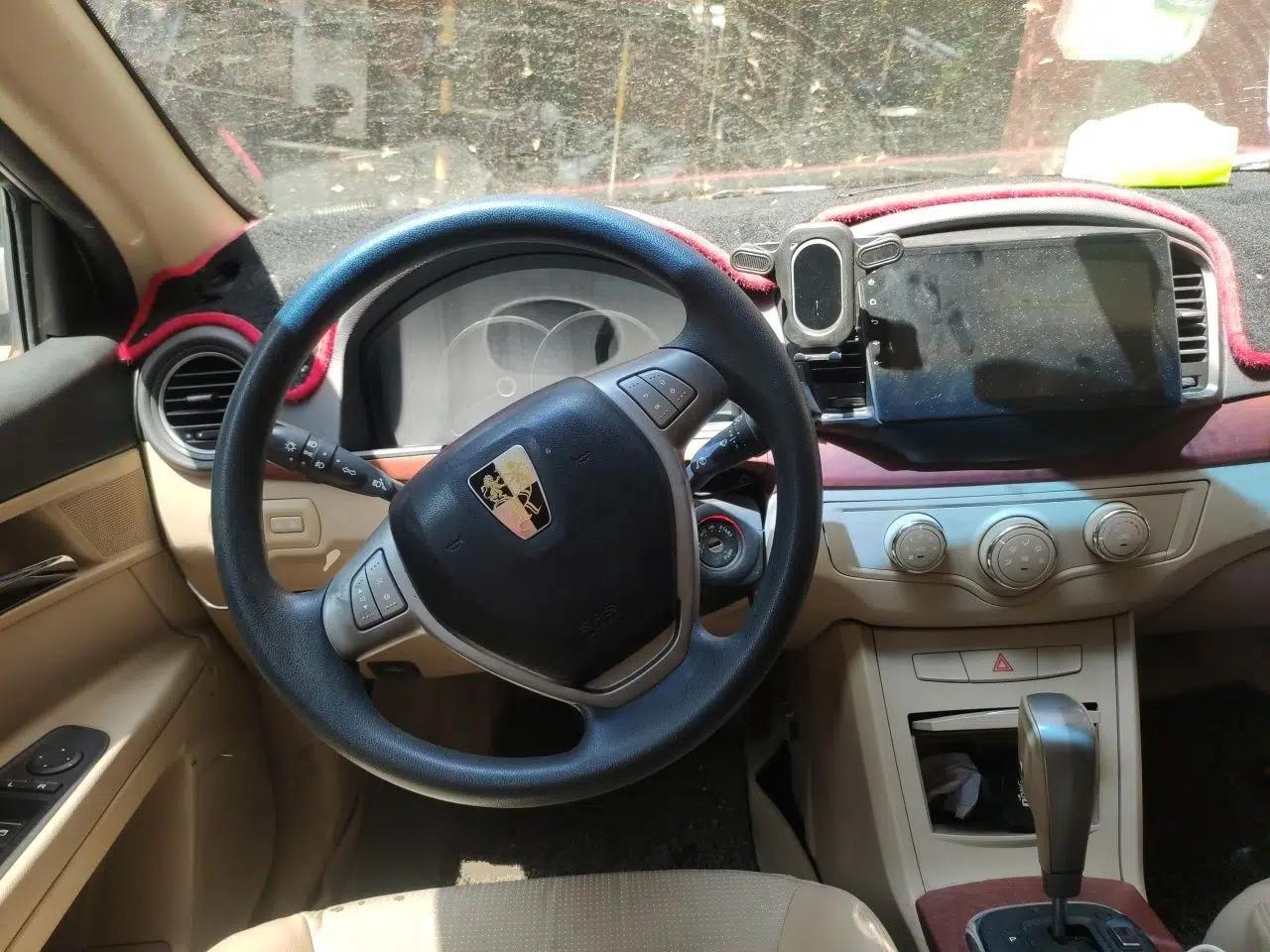 Roewe 350 2012 1.5L Automatic Smart Value Edition — миниатюра 10