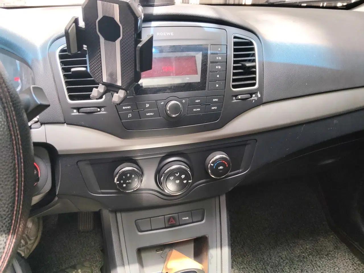 Roewe 350 2015 1.5L Automatic Luxury Sunroof Edition — миниатюра 13