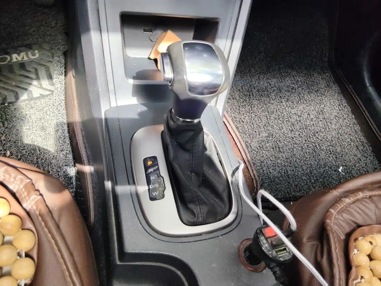 Roewe 350 2015 1.5L Automatic Luxury Sunroof Edition — миниатюра 14