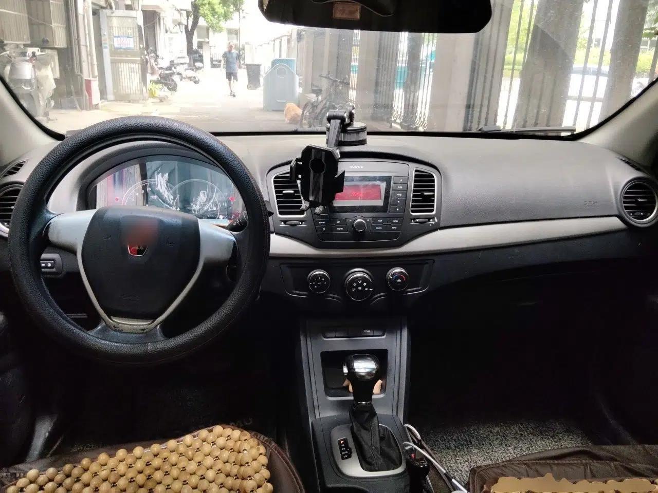 Roewe 350 2015 1.5L Automatic Luxury Sunroof Edition — миниатюра 9