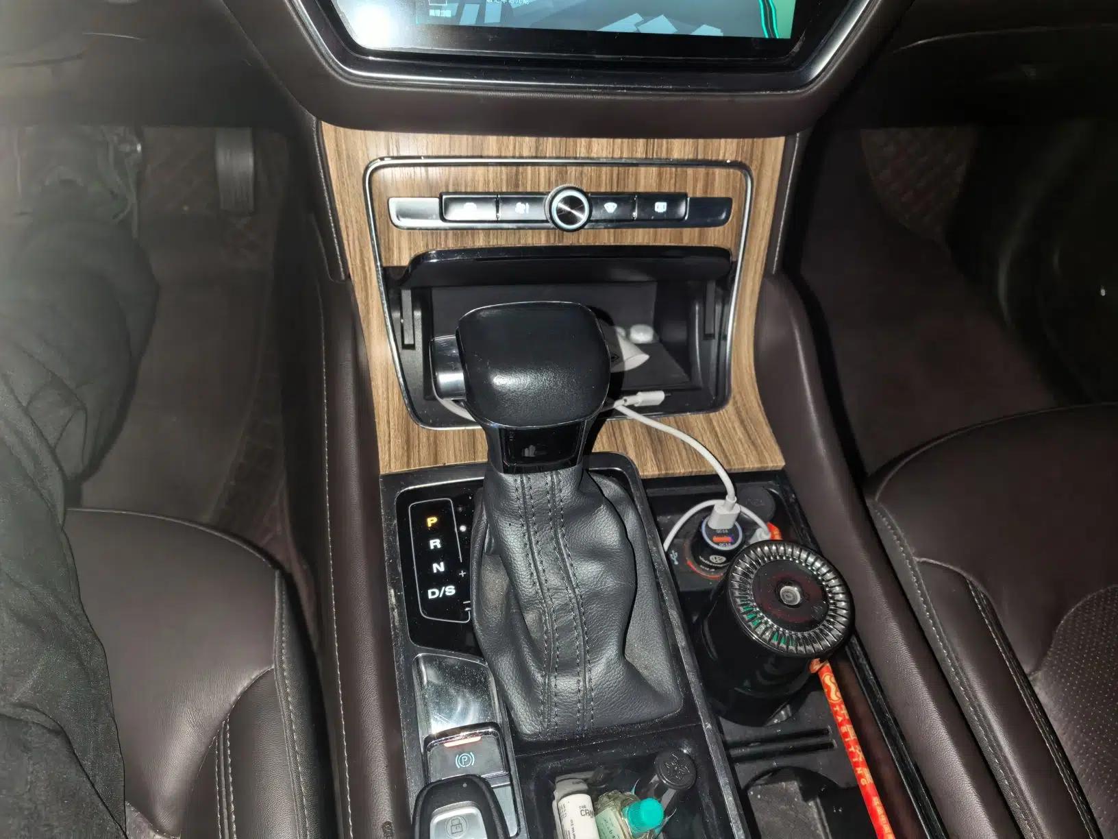 Roewe RX8 2018 30T Smart Connectivity Two-Wheel Drive Supreme Edition — миниатюра 14