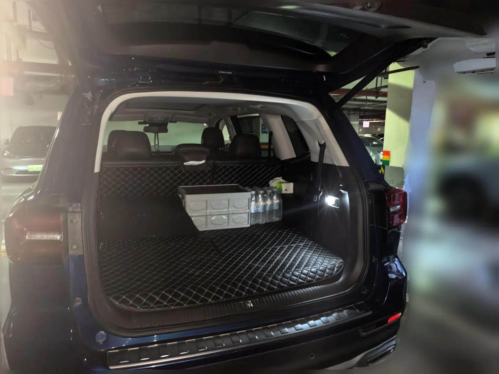 Roewe RX8 2018 30T Smart Connectivity Two-Wheel Drive Supreme Edition — миниатюра 19