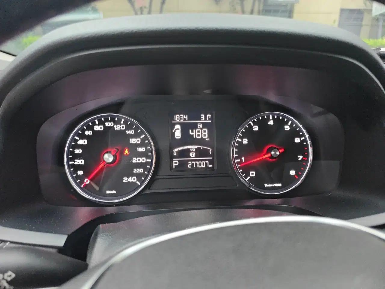 Roewe i6 2018 20T Automatic Internet Smart Edition — миниатюра 11