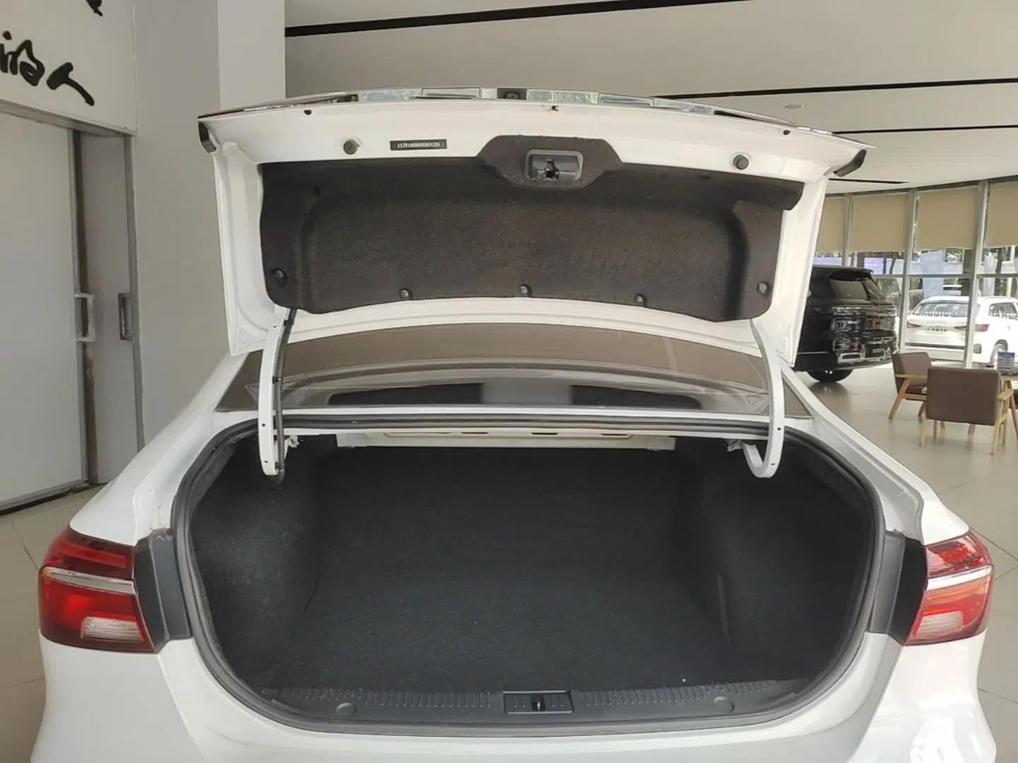 Roewe i6 2020 PLUS 1.6L CVT 4G Connected Glory Flagship Edition — миниатюра 22