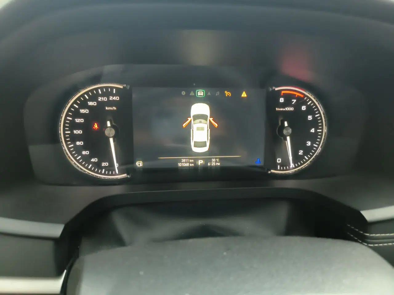 Roewe i6 2017 20T Automatic Internet ZhiZun Edition — миниатюра 11