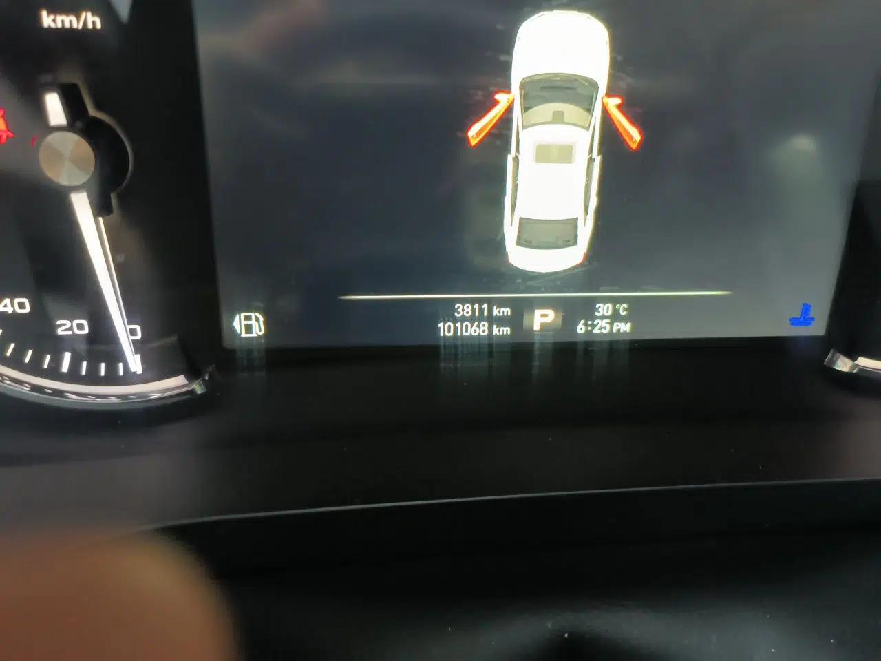 Roewe i6 2017 20T Automatic Internet ZhiZun Edition — миниатюра 12