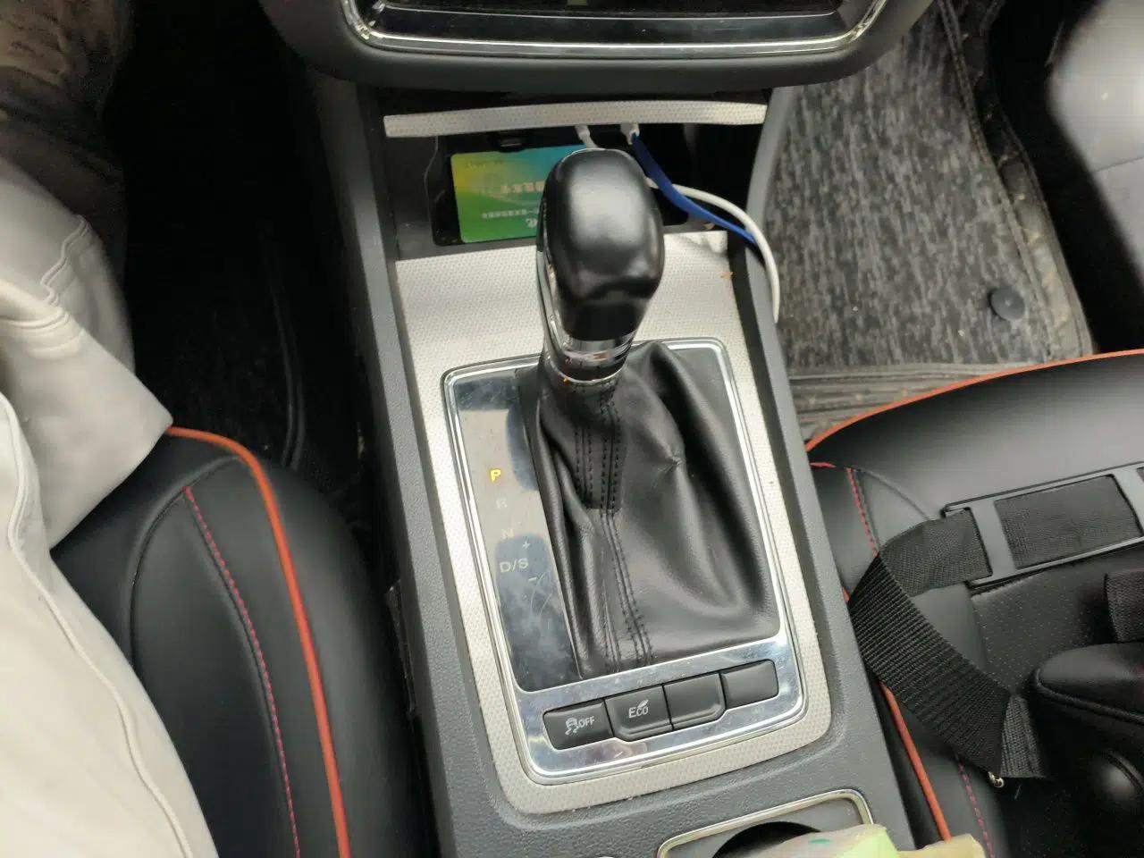 Roewe i6 2017 20T Automatic Internet ZhiZun Edition — миниатюра 14