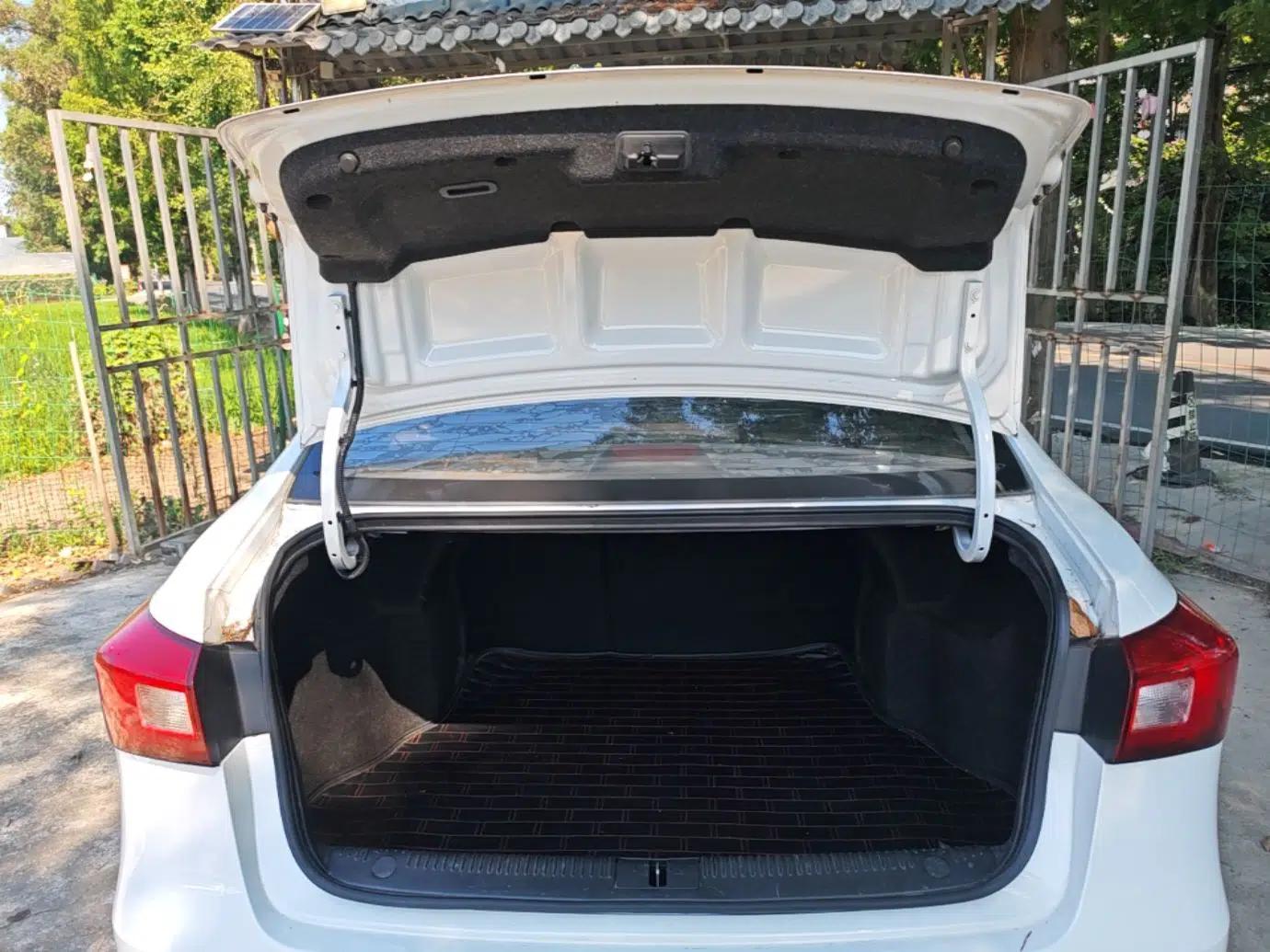 Roewe 360 2015 1.5L Manual Luxury Edition — миниатюра 22