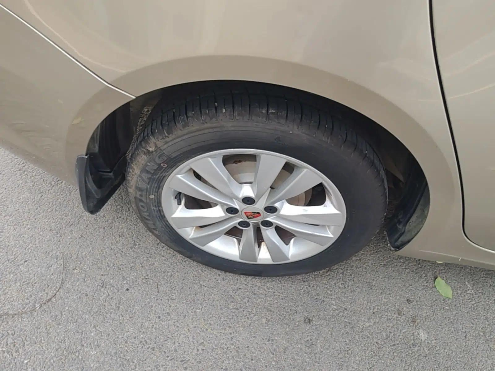 Roewe 360 2016 1.5L Manual Smart Screen Version — миниатюра 11