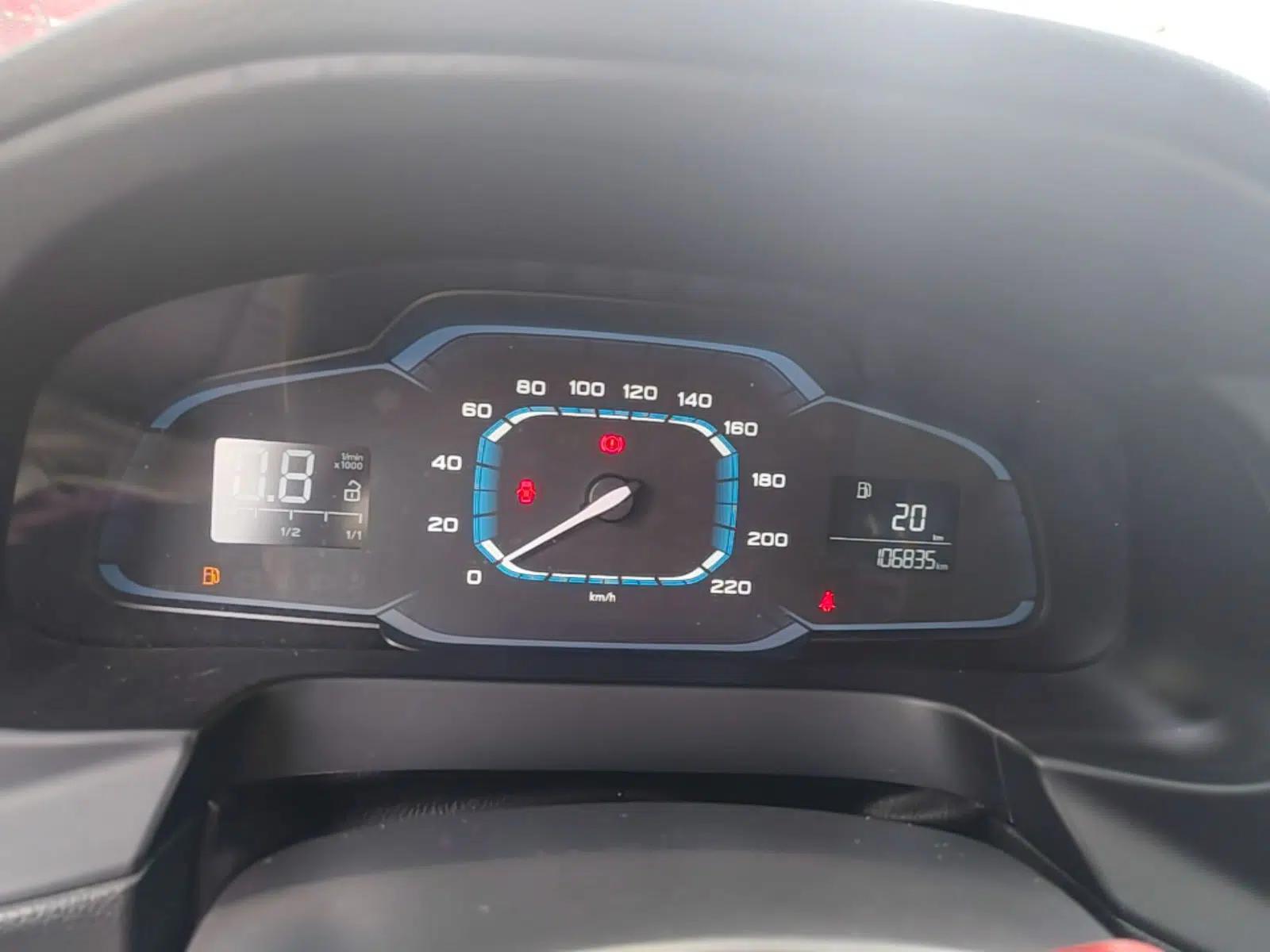 Roewe 360 2016 1.5L Manual Smart Screen Version — миниатюра 14