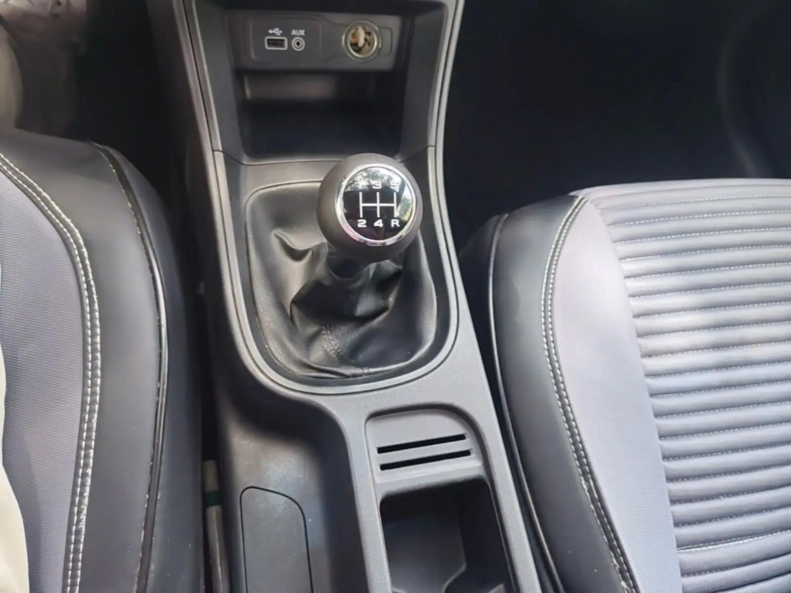 Roewe 360 2016 1.5L Manual Smart Screen Version — миниатюра 16