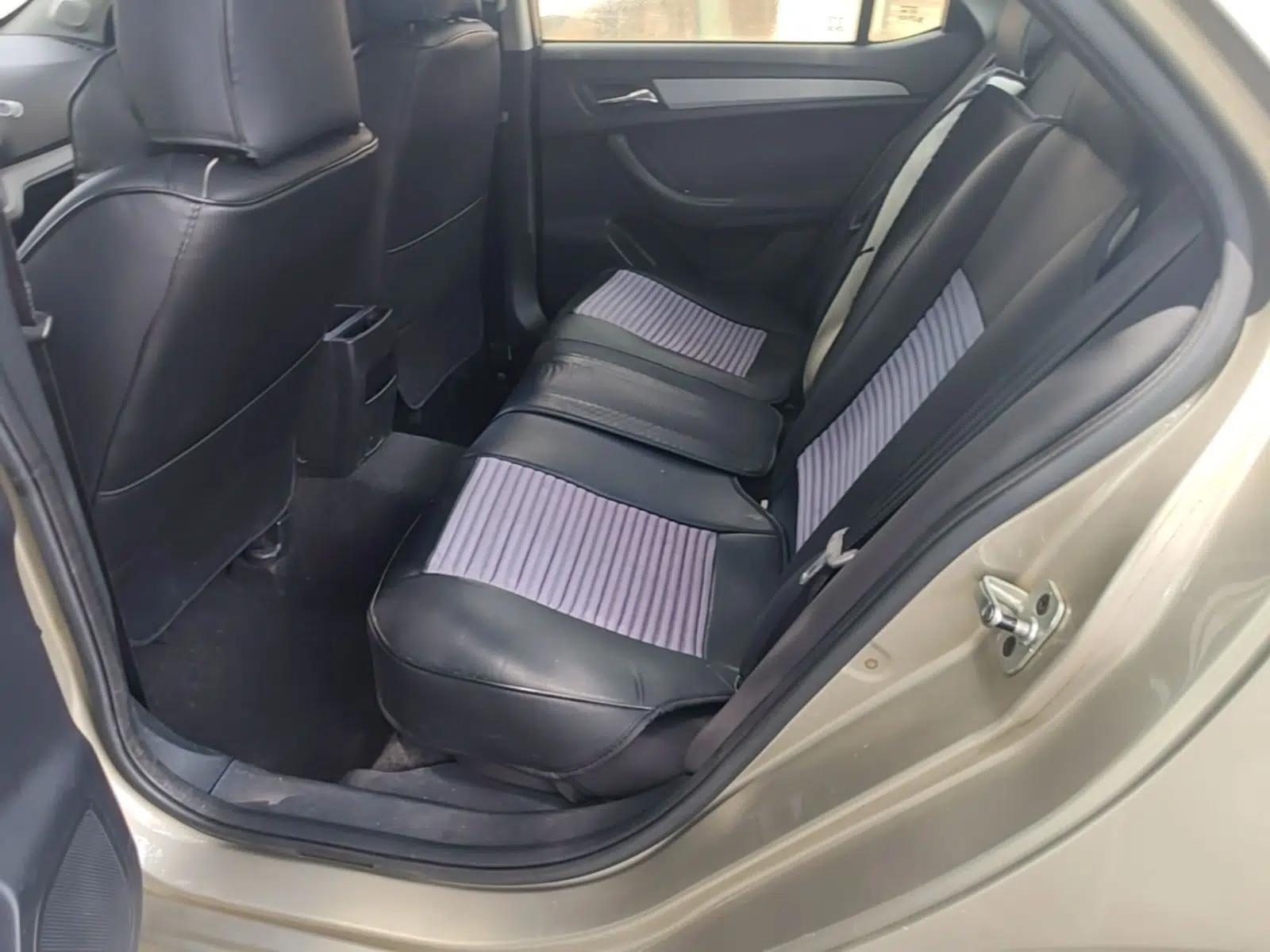 Roewe 360 2016 1.5L Manual Smart Screen Version — миниатюра 20