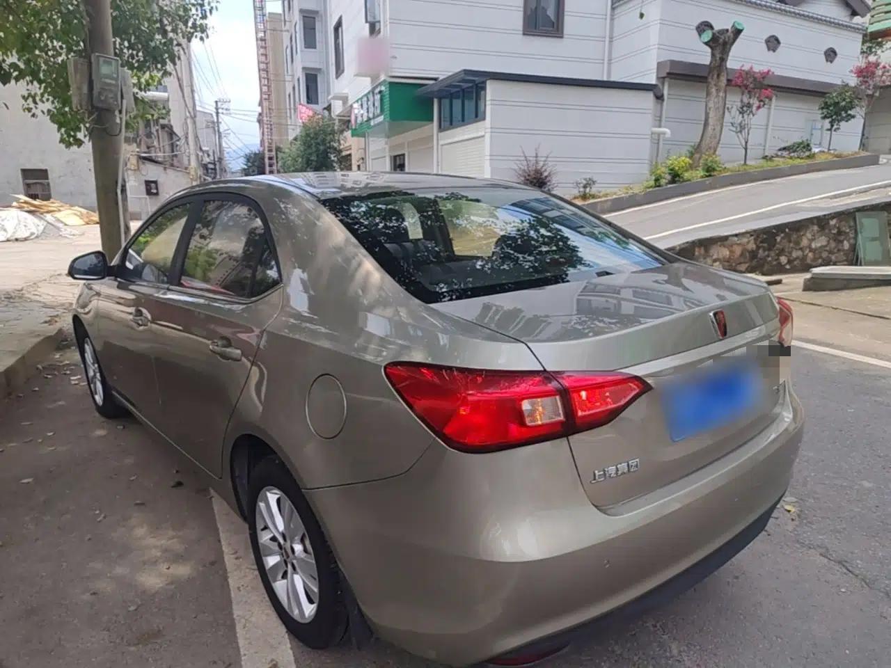 Roewe 360 2016 1.5L Manual Smart Screen Version — миниатюра 4