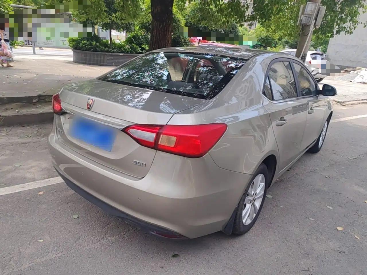 Roewe 360 2016 1.5L Manual Smart Screen Version — миниатюра 6