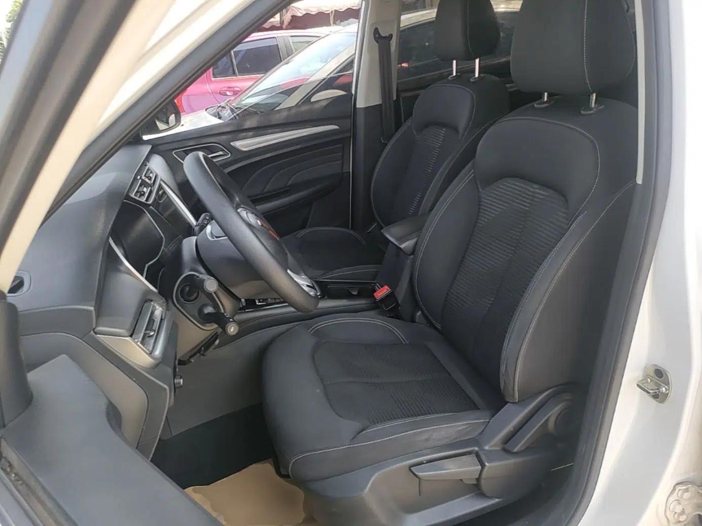 Roewe RX3 2020 1.6L CVT 4G Connected Ultra-Fun Elite Edition — миниатюра 17