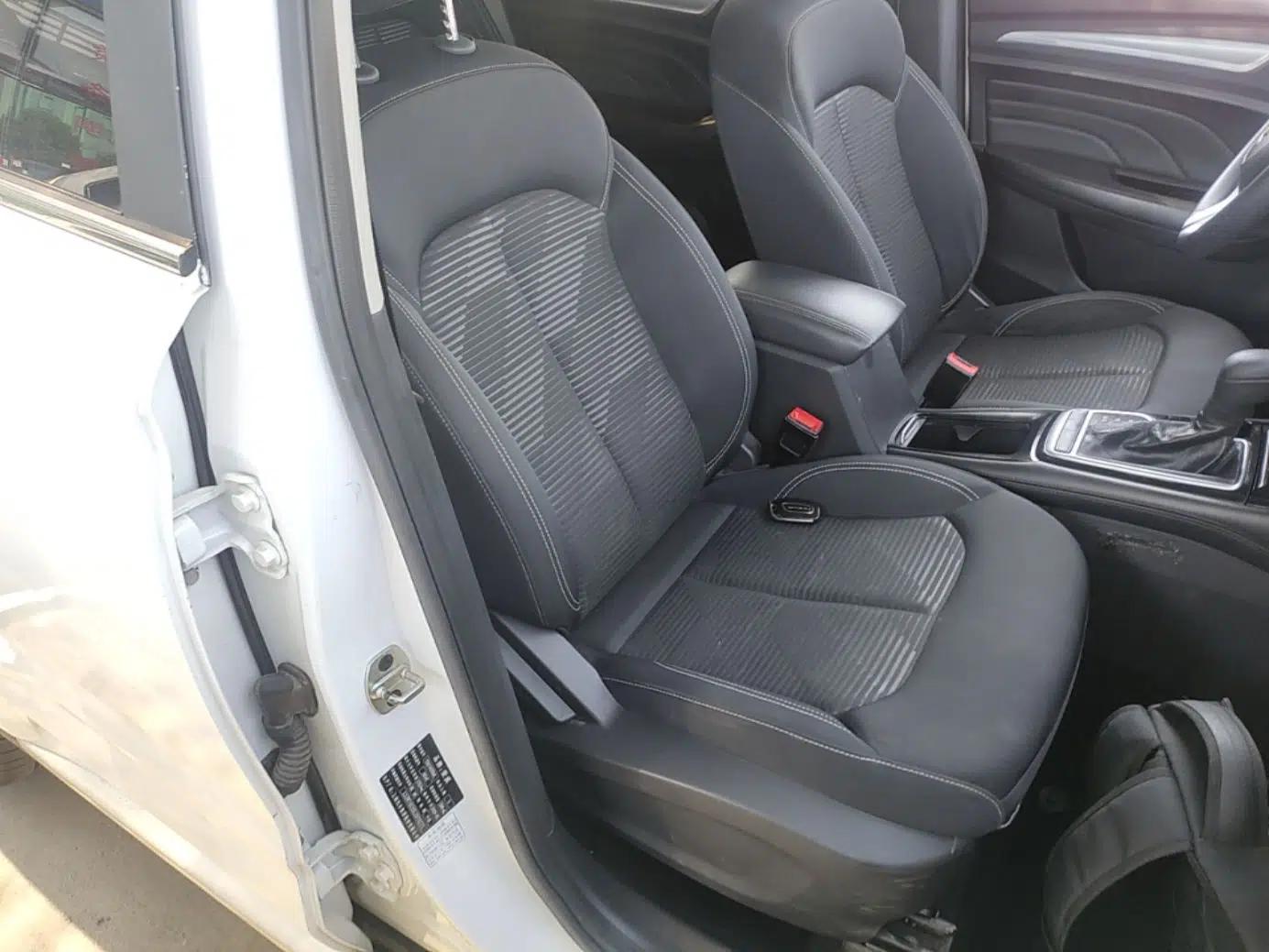Roewe RX3 2020 1.6L CVT 4G Connected Ultra-Fun Elite Edition — миниатюра 19