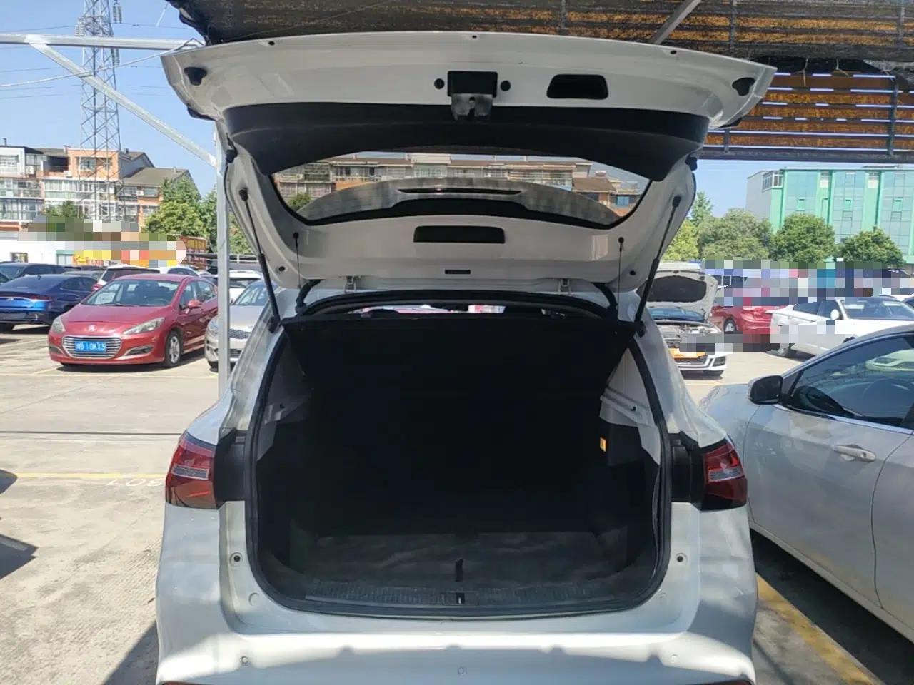 Roewe RX3 2020 1.6L CVT 4G Connected Ultra-Fun Elite Edition — миниатюра 22