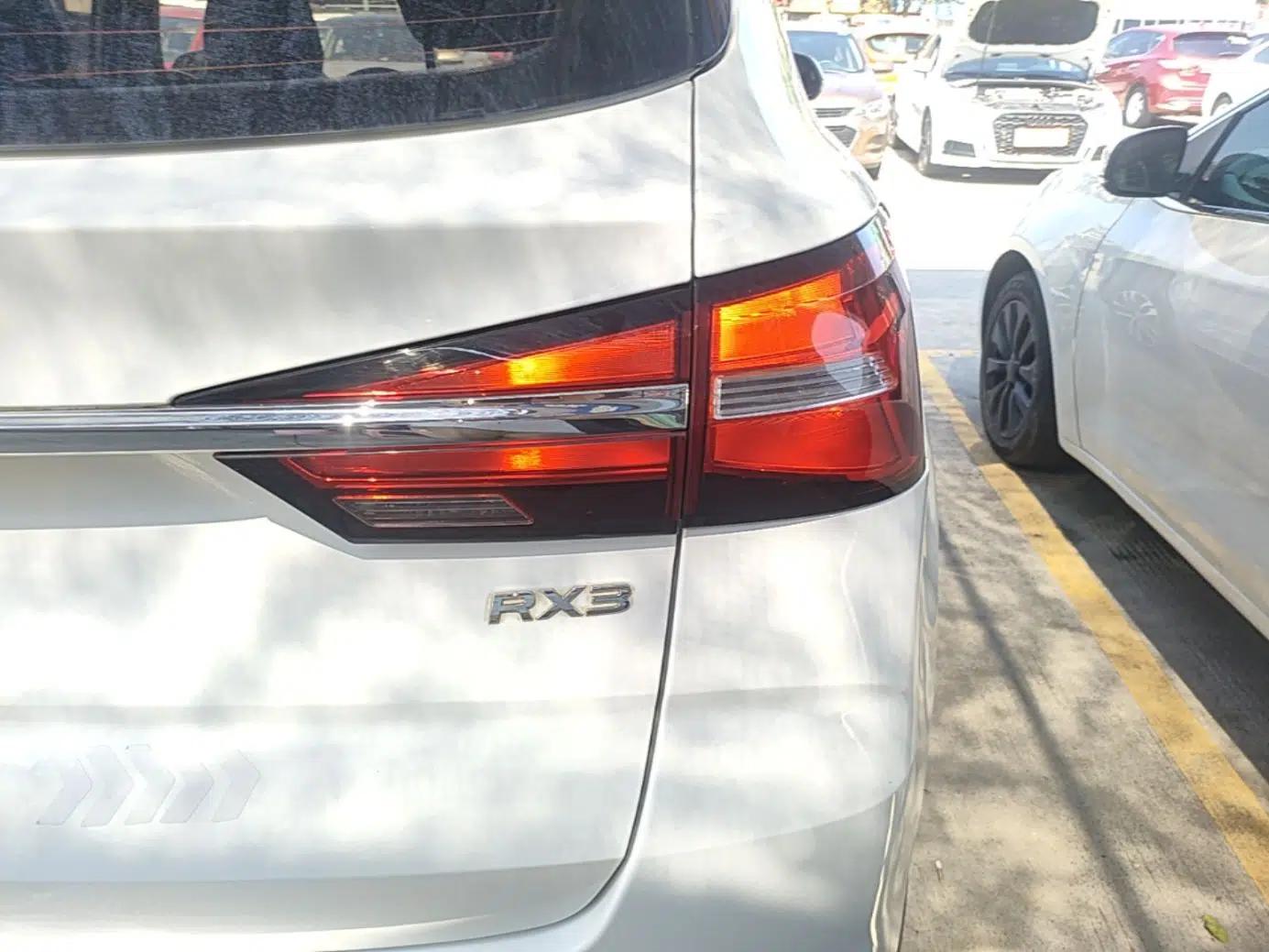 Roewe RX3 2020 1.6L CVT 4G Connected Ultra-Fun Elite Edition — миниатюра 9