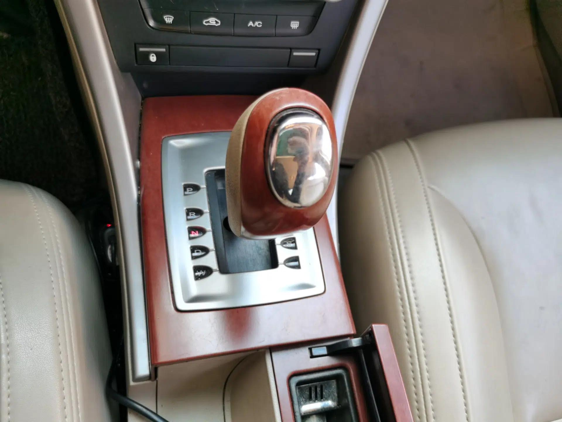 Roewe 550 2010 550 1.8L Automatic Expo Style Edition — миниатюра 14